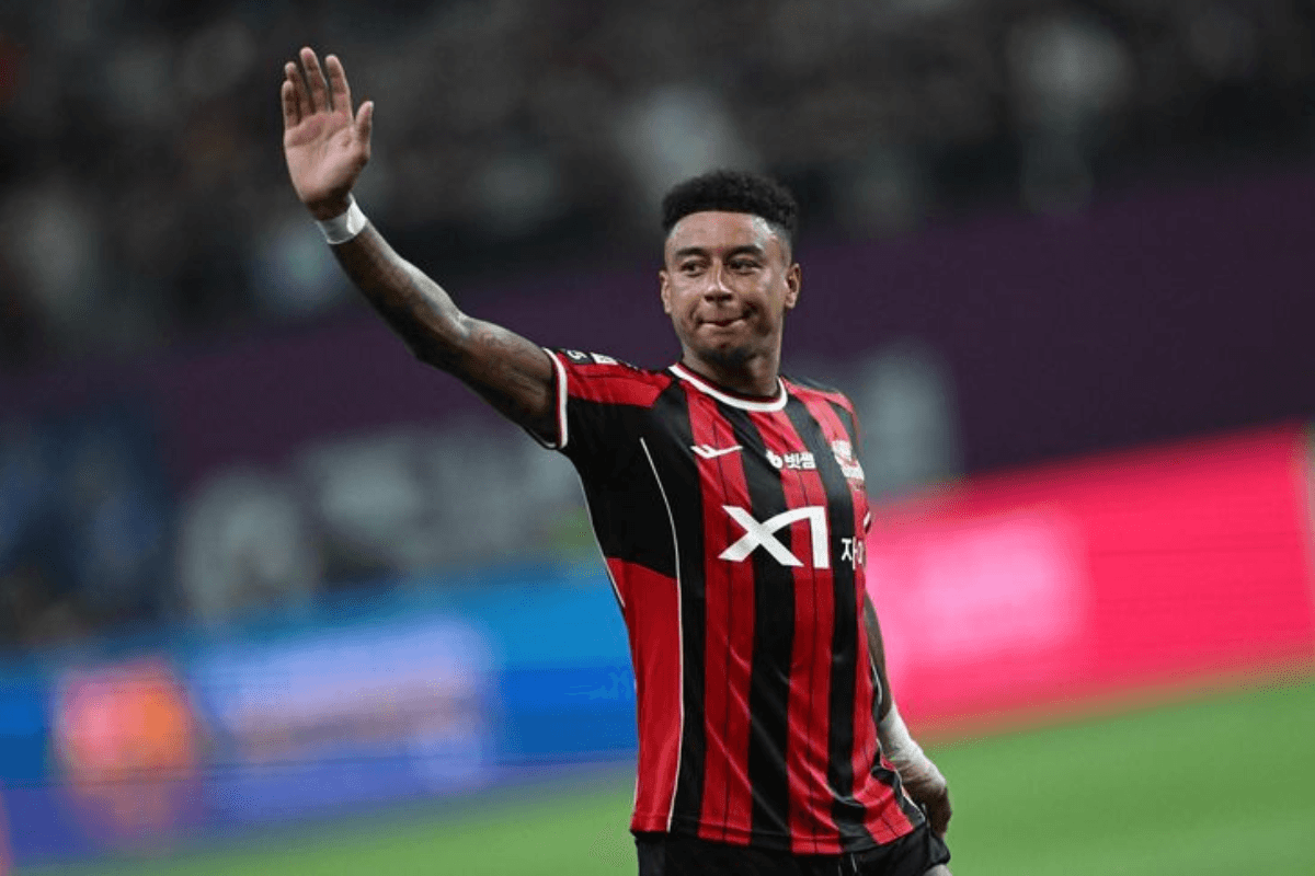 Corinthians se aproxima de acerto com meia inglês Jesse Lingard